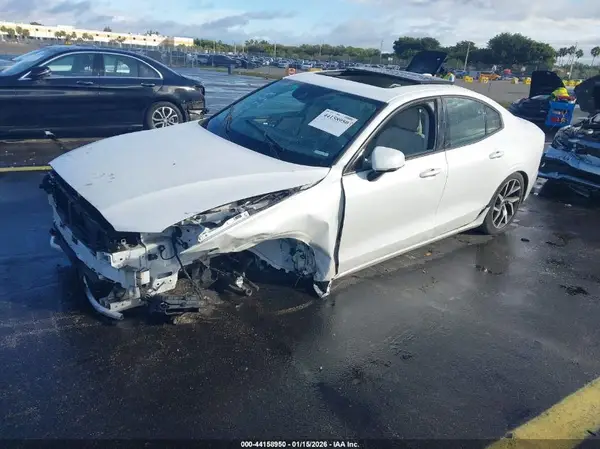 7JR102FK3LG036741 2020 VOLVO S60 - Image 2