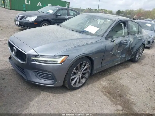 7JR102FK4KG002855 2019 VOLVO S60 - Image 2
