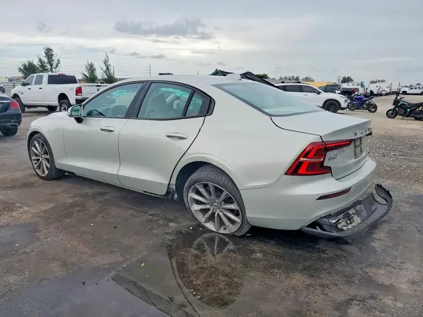7JR102FK4KG004783 2019 VOLVO S60 - Image 2