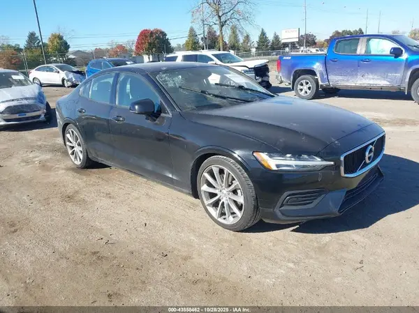 7JR102FK4KG005710 2019 VOLVO S60 - Image 1