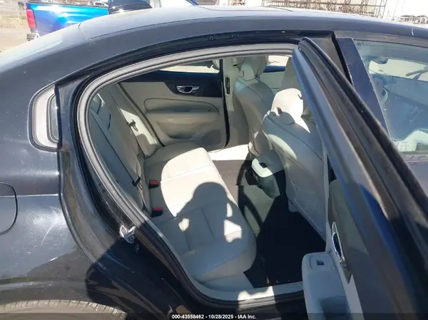 7JR102FK4KG005710 2019 VOLVO S60 - Image 8