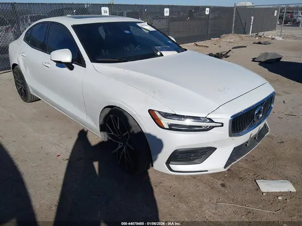 7JR102FK4KG007537 2019 VOLVO S60 - Image 1