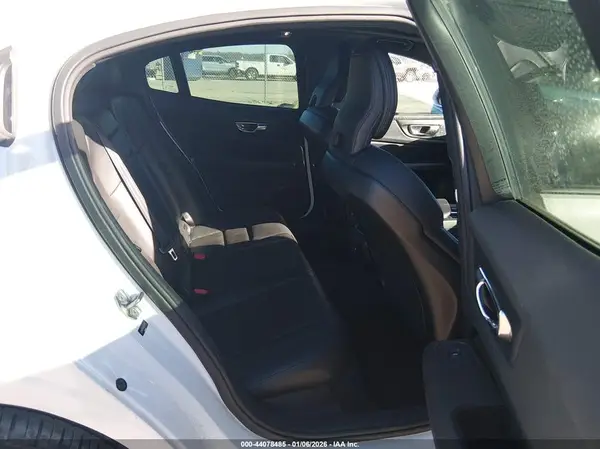 7JR102FK4KG007537 2019 VOLVO S60 - Image 8