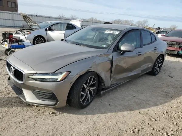 7JR102FK4KG01033 2019 VOLVO S60 - Image 1