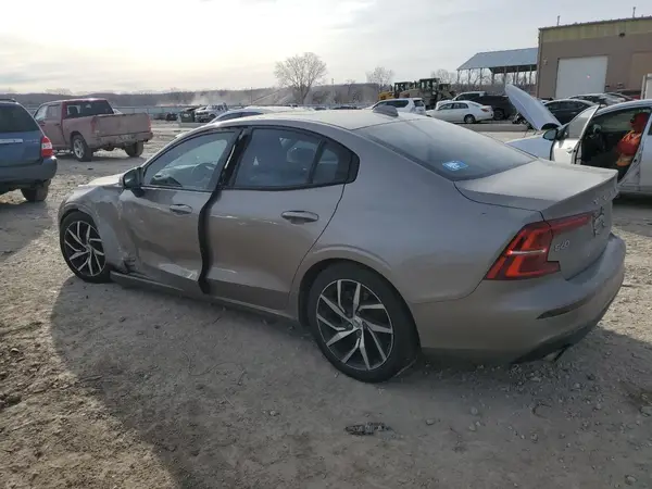 7JR102FK4KG01033 2019 VOLVO S60 - Image 2
