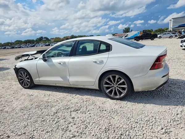 7JR102FK4KG015394 2019 VOLVO S60 - Image 2