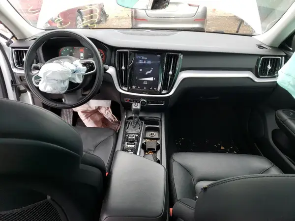 7JR102FK5KG008325 2019 VOLVO S60 - Image 8