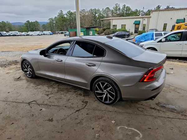 7JR102FK5KG009510 2019 VOLVO S60 - Image 2