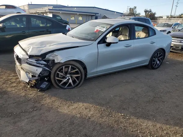7JR102FK5KG010818 2019 VOLVO S60 - Image 1