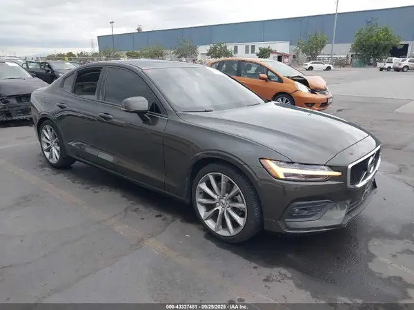 7JR102FK5MG096604 2021 VOLVO S60 - Image 1