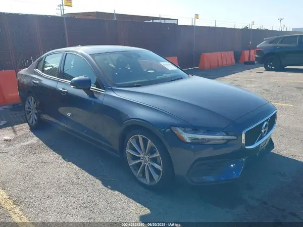 7JR102FK6KG012125 2019 VOLVO S60 - Image 1