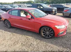 7JR102FK7KG001330 2019 VOLVO S60