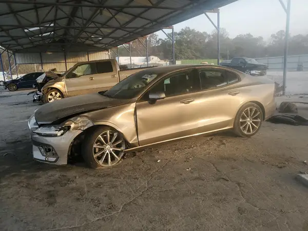 7JR102FK7KG004728 2019 VOLVO S60 - Image 1
