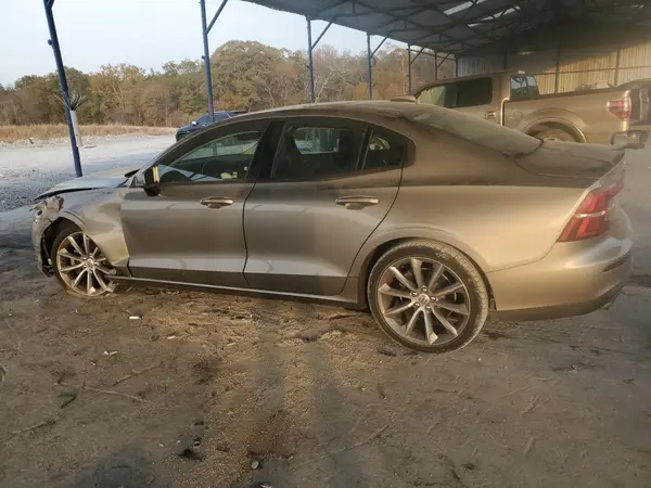 7JR102FK7KG004728 2019 VOLVO S60 - Image 2