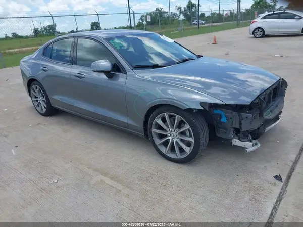 7JR102FK7LG043711 2020 VOLVO S60 - Image 1