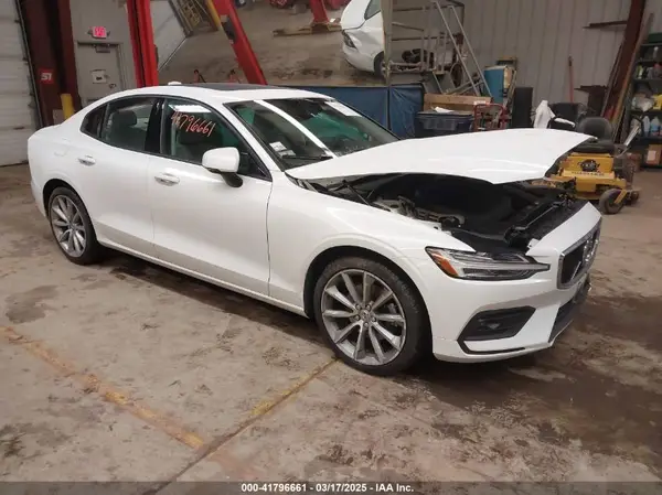 7JR102FK7MG102659 2021 VOLVO S60 - Image 1