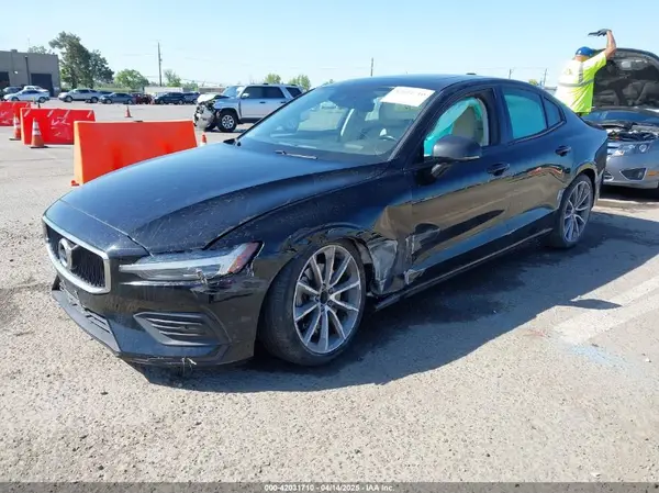 7JR102FK8KG002051 2019 VOLVO S60 - Image 2