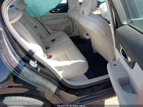 7JR102FK8KG002051 2019 VOLVO S60 - Image 8