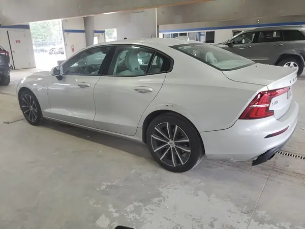 7JR102FK8MG093809 2021 VOLVO S60 - Image 2