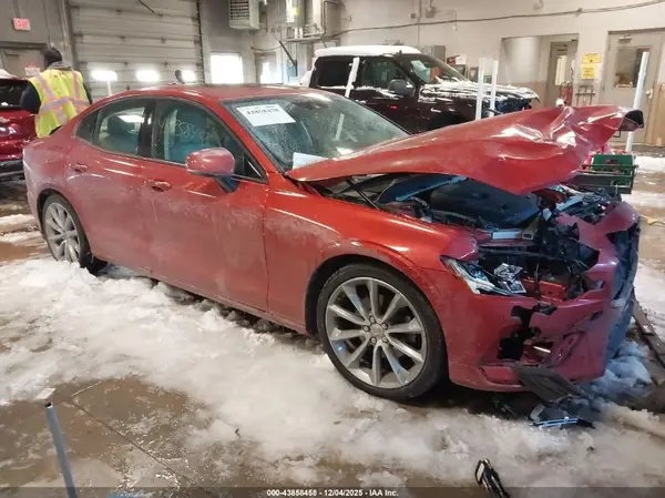 7JR102FK9KG003595 2019 VOLVO S60 - Image 1
