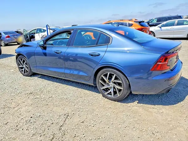 7JR102FK9LG047811 2020 VOLVO S60 - Image 2