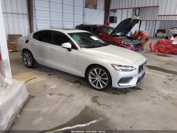 7JR102FKXKG000687 2019 VOLVO S60 - Image 1
