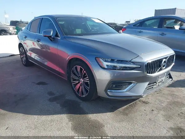 7JR102FL0LG037483 2020 VOLVO S60 - Image 1