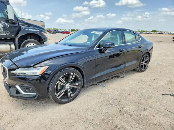 7JR102FL1KG003504 2019 VOLVO S60 - Image 1