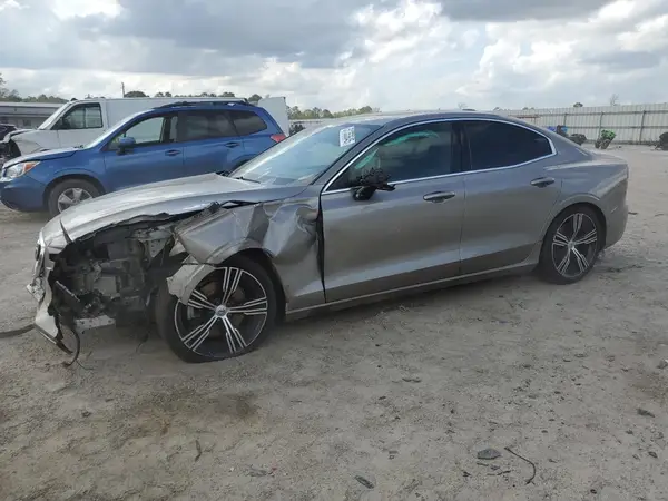 7JR102FL2KG004712 2019 VOLVO S60 - Image 1