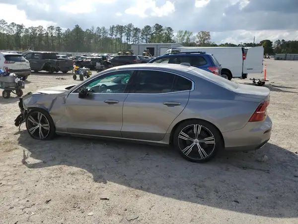 7JR102FL2KG004712 2019 VOLVO S60 - Image 2