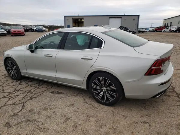 7JR102FL6KG002414 2019 VOLVO S60 - Image 2