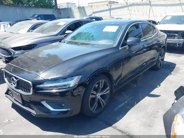 7JR102FL7KG017987 2019 VOLVO S60 - Image 2