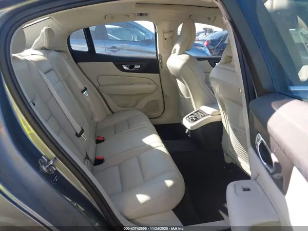 7JR102FL8MG092880 2021 VOLVO S60 - Image 8