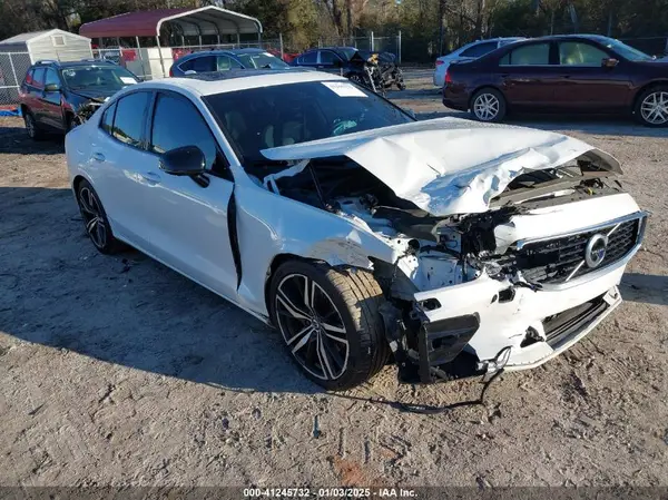 7JR102FM3KG013010 2019 VOLVO S60 - Image 1