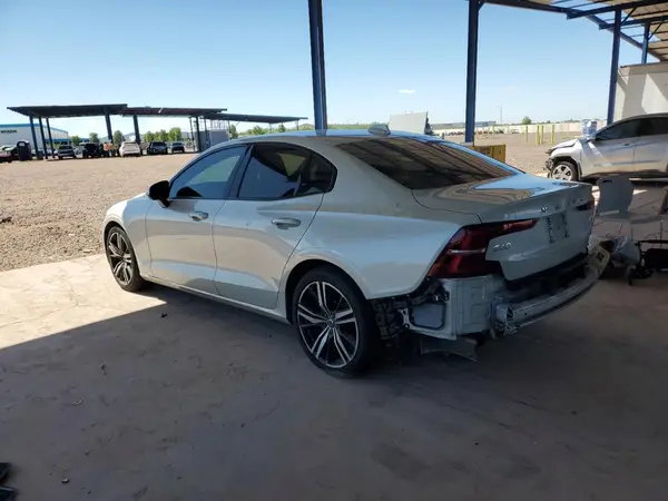 7JR102FM4KG003862 2019 VOLVO S60 - Image 2