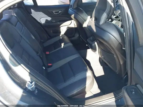 7JR102FM4KG006230 2019 VOLVO S60 - Image 8