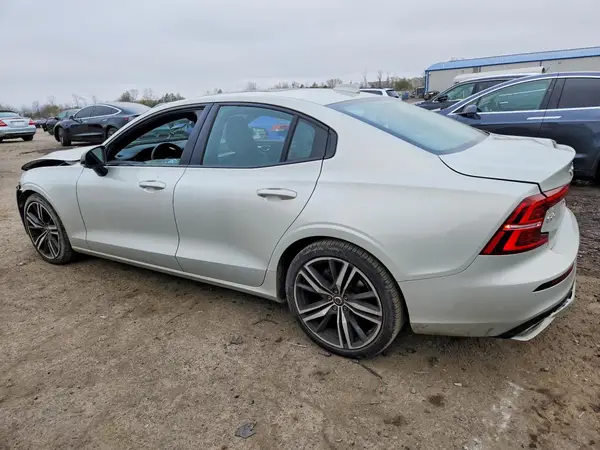 7JR102FM4KG015378 2019 VOLVO S60 - Image 2