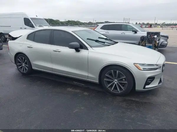 7JR102TZ5MG112477 2021 VOLVO S60 - Image 1