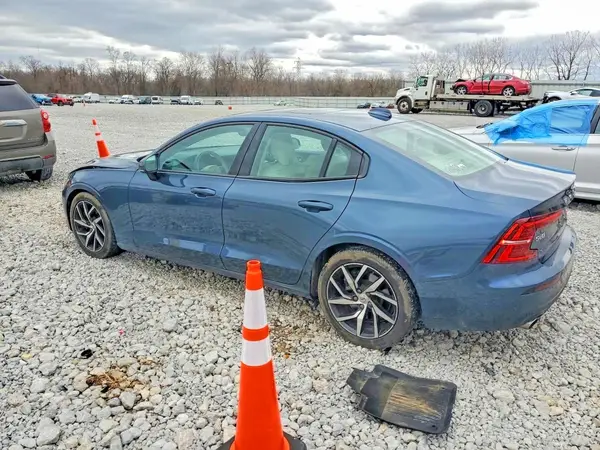 7JRA22TK0KG004844 2019 VOLVO S60 - Image 2