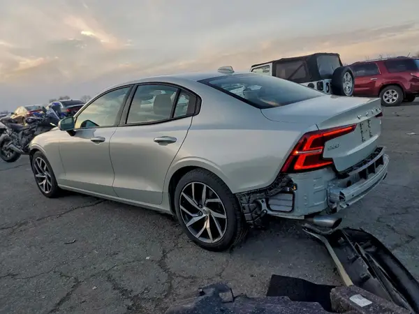 7JRA22TK0KG006643 2019 VOLVO S60 - Image 2