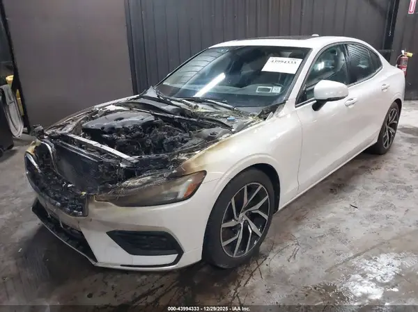 7JRA22TK0KG017352 2019 VOLVO S60 - Image 2