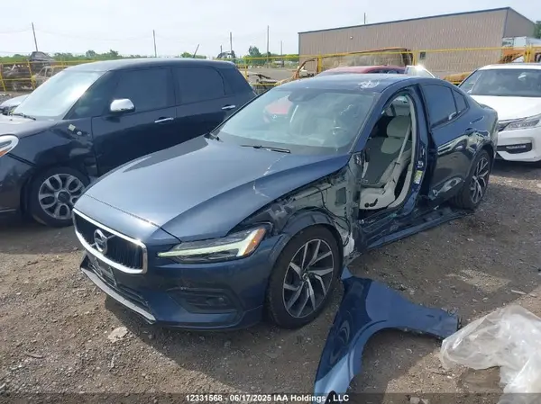 7JRA22TK1KG002309 2019 VOLVO S60 - Image 2