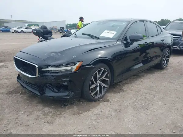 7JRA22TK1KG003122 2019 VOLVO S60 - Image 2