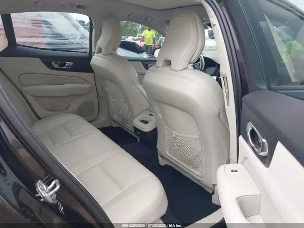 7JRA22TK1KG003122 2019 VOLVO S60 - Image 8
