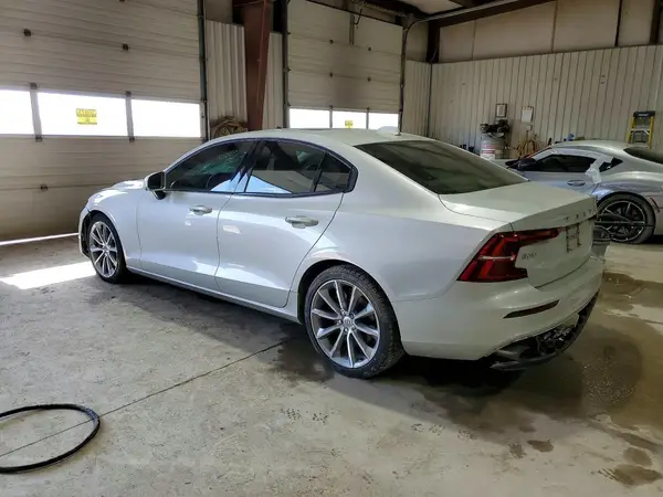 7JRA22TK1KG003556 2019 VOLVO S60 - Image 2
