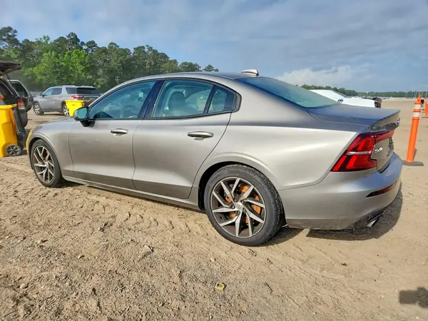 7JRA22TK1KG005775 2019 VOLVO S60 - Image 2