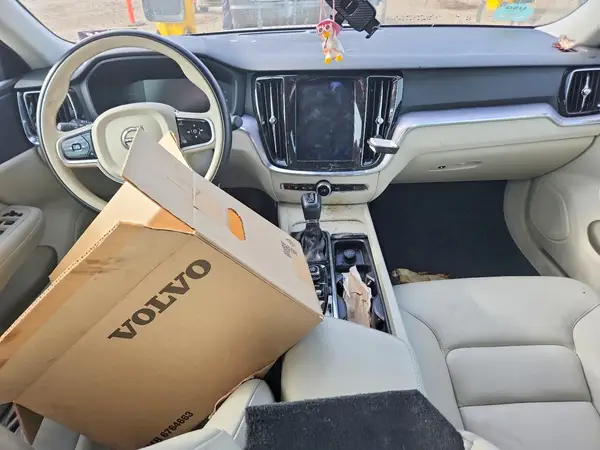 7JRA22TK1KG005775 2019 VOLVO S60 - Image 8