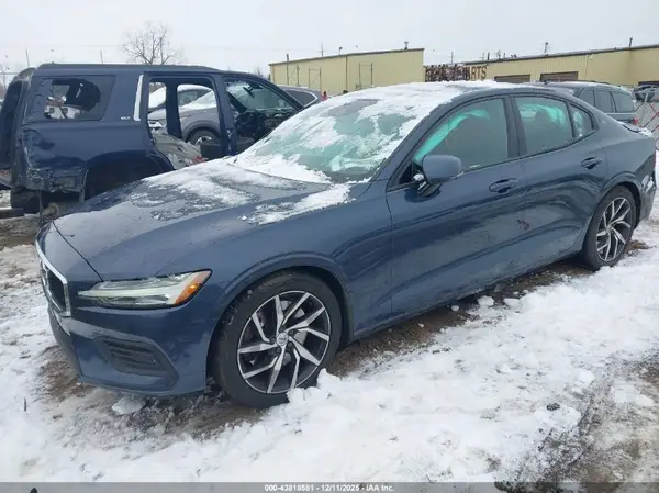 7JRA22TK1KG006554 2019 VOLVO S60 - Image 2