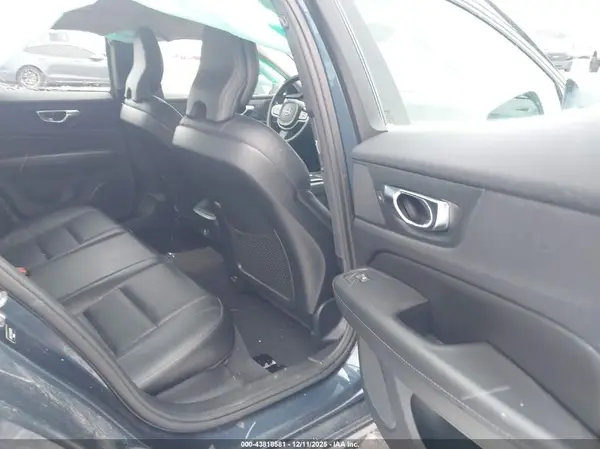 7JRA22TK1KG006554 2019 VOLVO S60 - Image 8