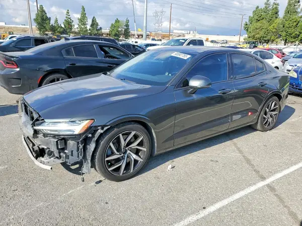 7JRA22TK1KG008529 2019 VOLVO S60 - Image 1